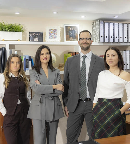 Equipo de Martínez y Méndez Abogados en el despacho